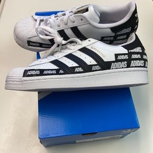 Adidas unisex sneakers NWT Sz 7 youth